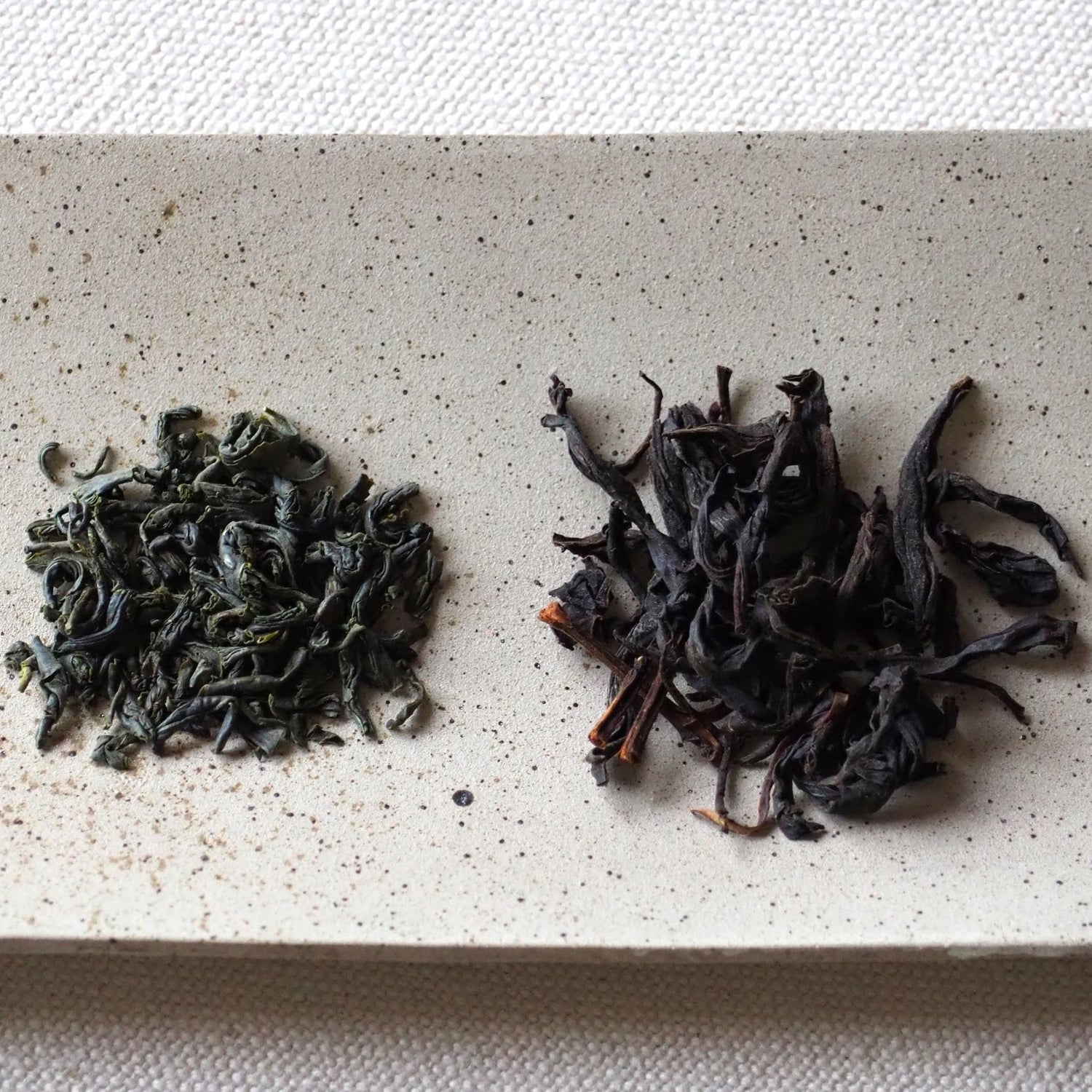 国産の烏龍茶、紅茶、釜炒り茶など香り豊かなお茶です。
