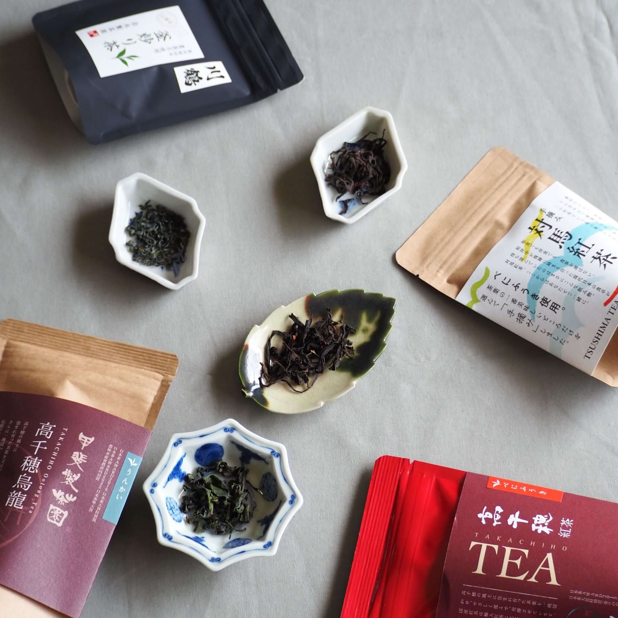 急須とお茶の専門店東山堂のお茶ギフトです。国産の釜炒り茶、紅茶、烏龍茶など、香りの良い、おいしいお茶を販売しています。