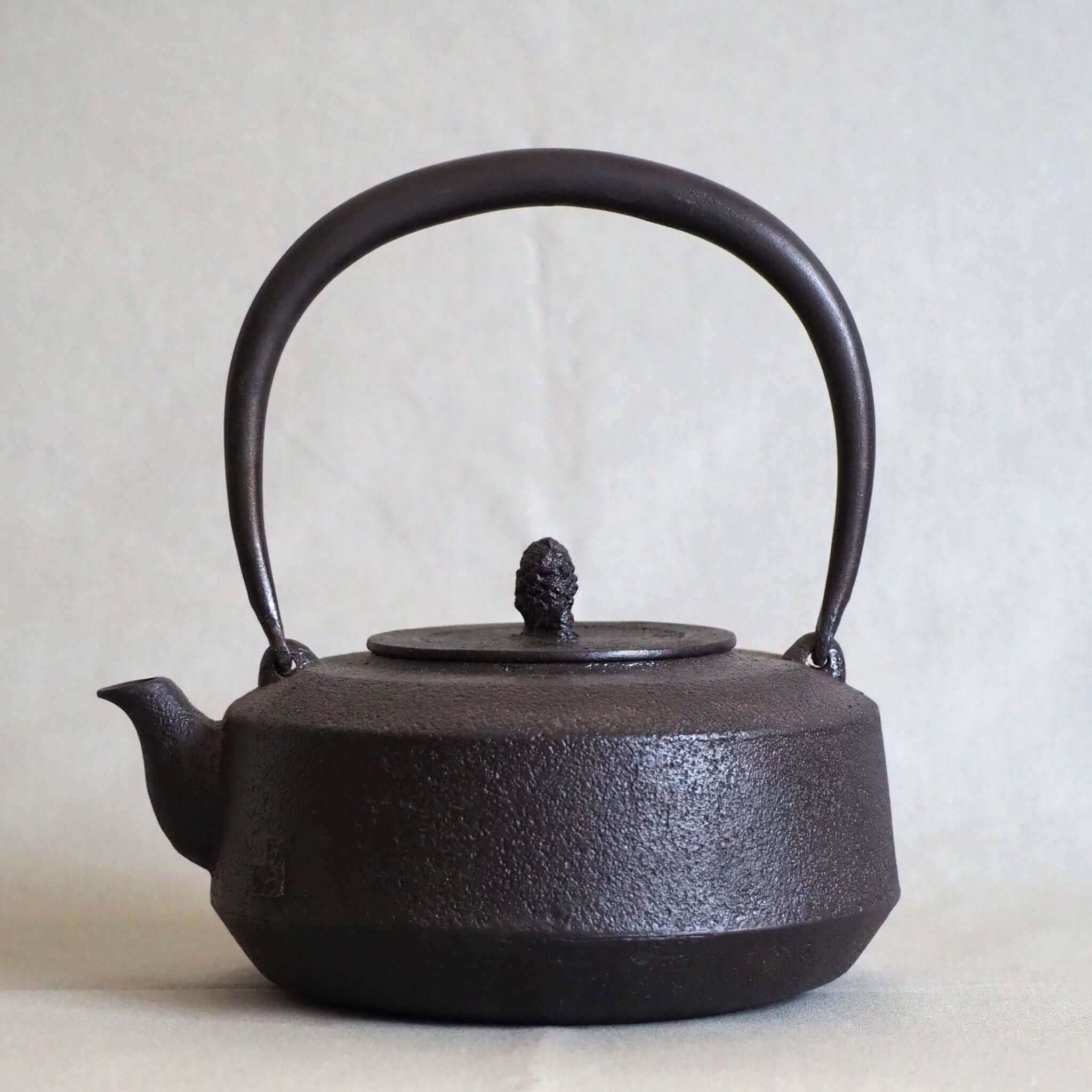 山形鋳物 面取鉄瓶 あらい工房 伝統的な暮らしの道具 茶道具 – 煎茶 