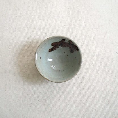 京焼 石雲窯作 灰釉茶杯 上から見た内側