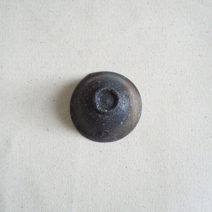 備前焼灰窯変茶杯を裏返し真上から