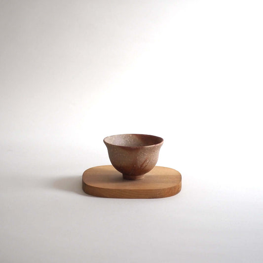 備前焼緋襷茶杯の正面・全景