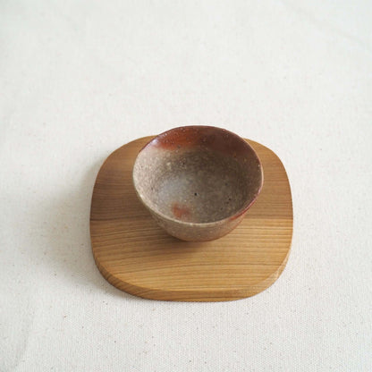 備前焼緋襷茶杯の斜め上から