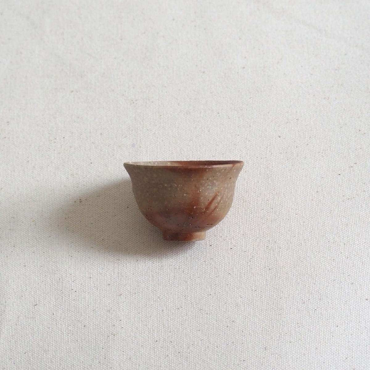 備前焼緋襷茶杯の正面