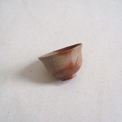 備前焼緋襷茶杯の正面