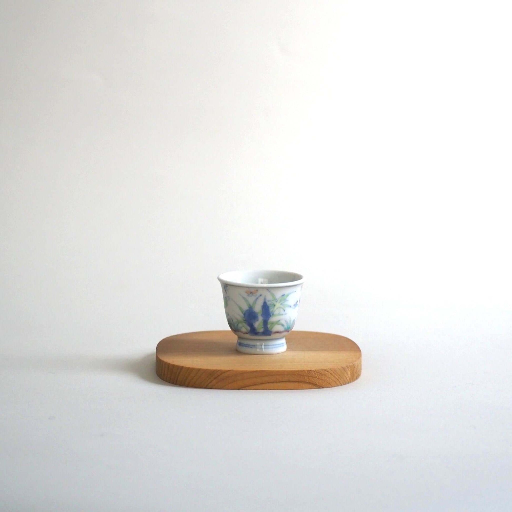 京焼 昭阿弥作 淡彩唐子煎茶杯 手描き唐子文様 伝統工芸 京都陶器　正面から見ている