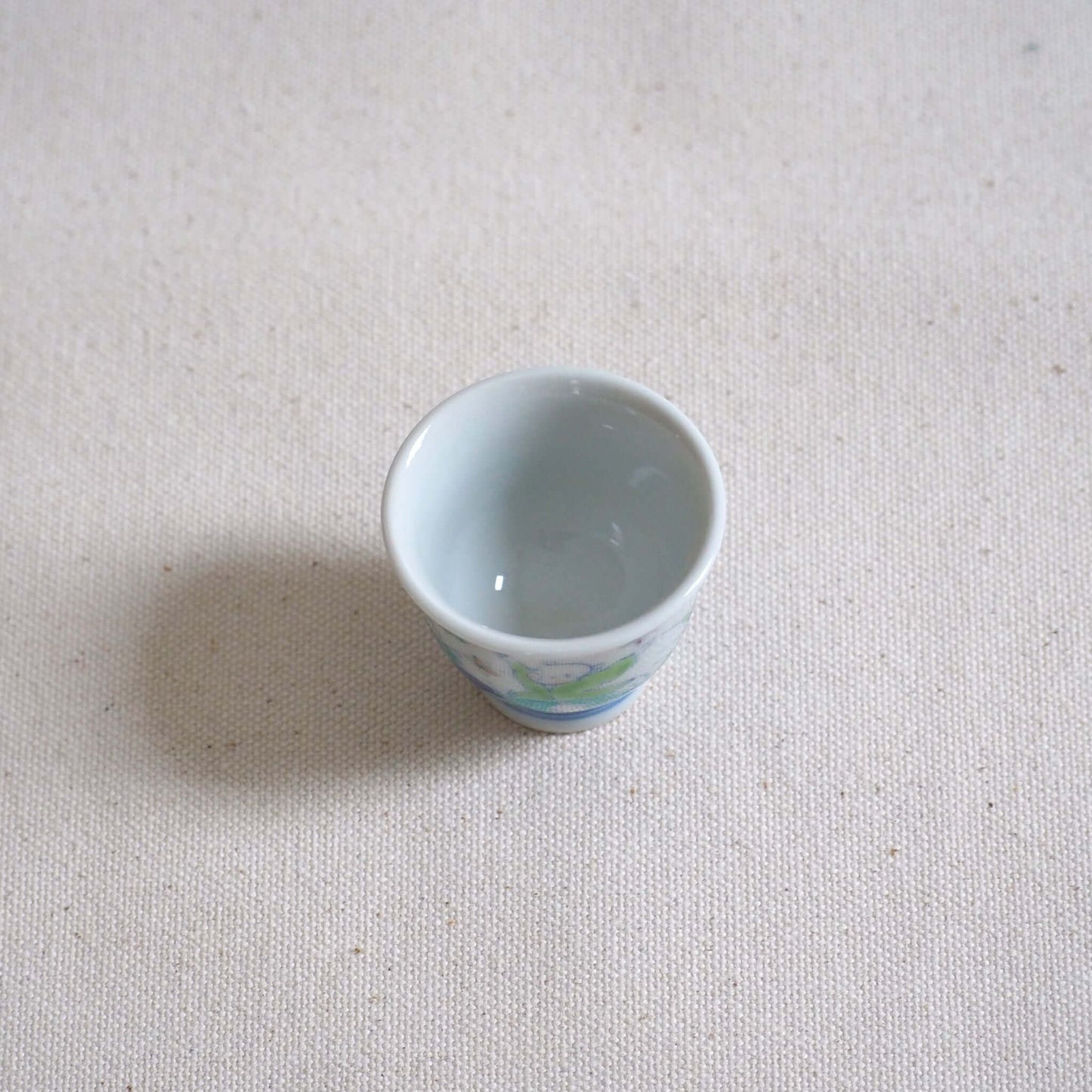 京焼 昭阿弥作 淡彩唐子煎茶杯 手描き唐子文様 伝統工芸 京都陶器　真上から見ている