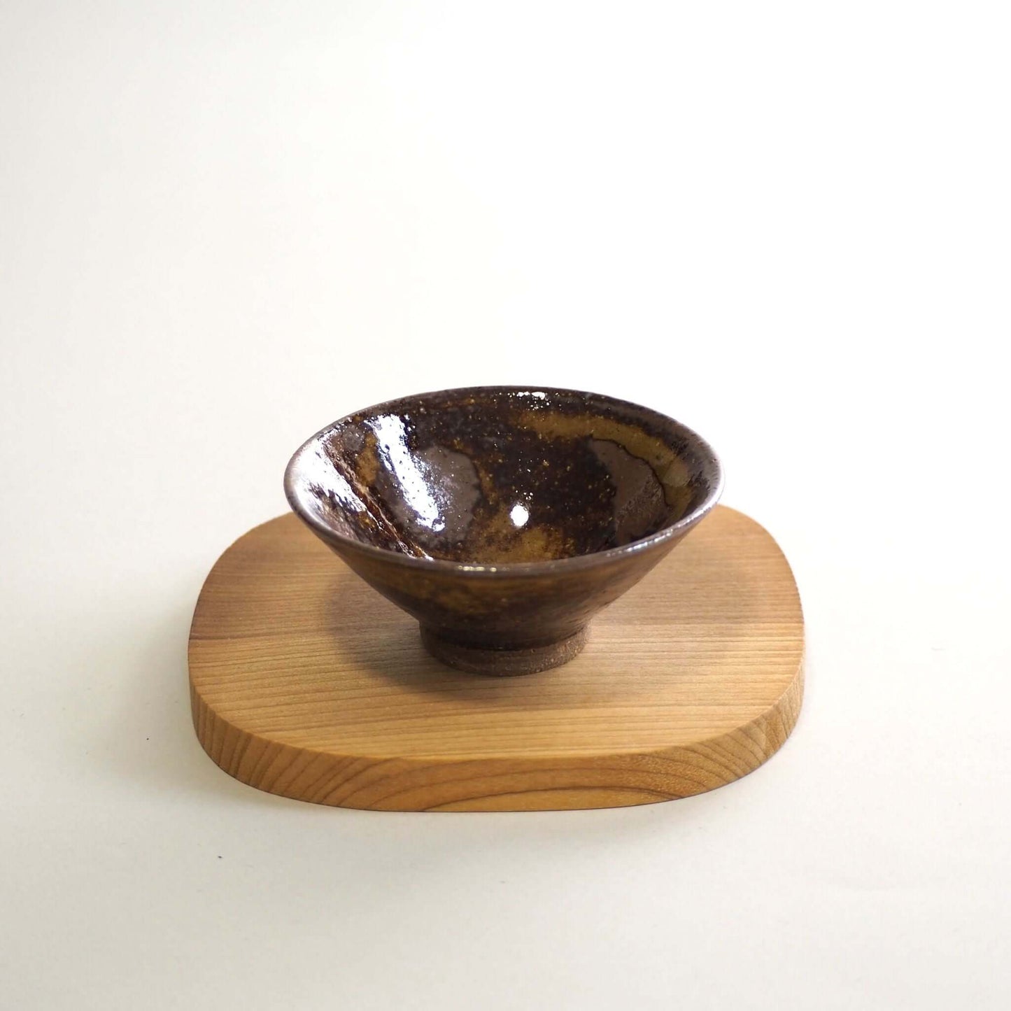 京焼 石雲窯作 飴釉茶杯 斜め上から