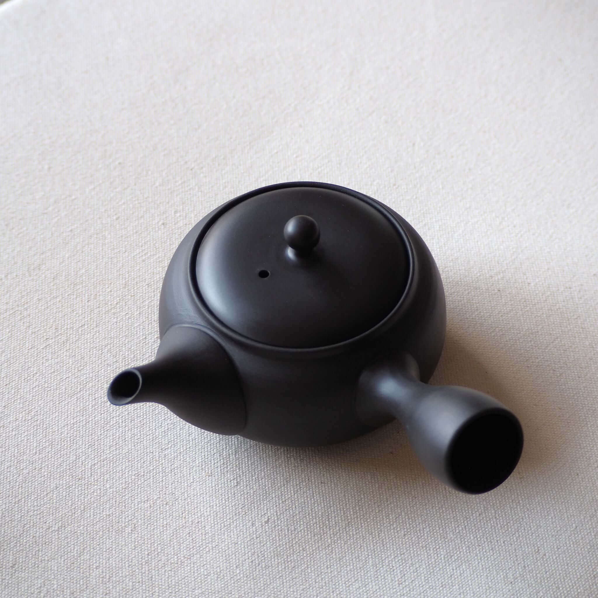 常滑焼 黒平丸急須 人水窯 煎茶・緑茶におすすめ – 煎茶 中国茶 台湾茶 