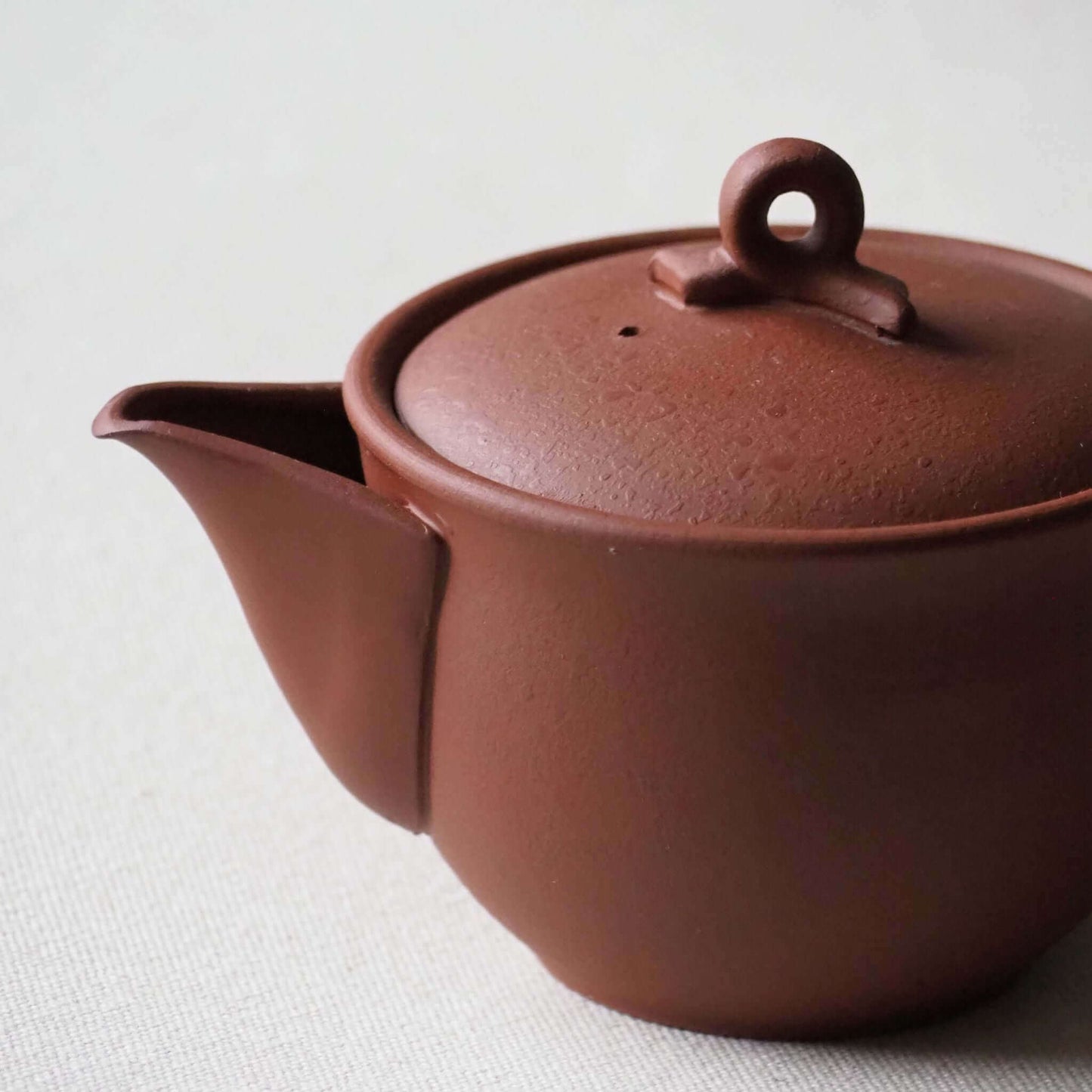 常滑焼の赤茶色の茶器の写真