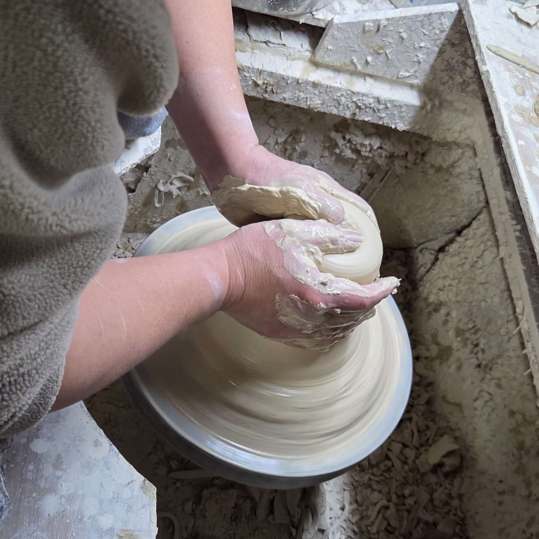 京焼昭阿弥の急須を作る風景