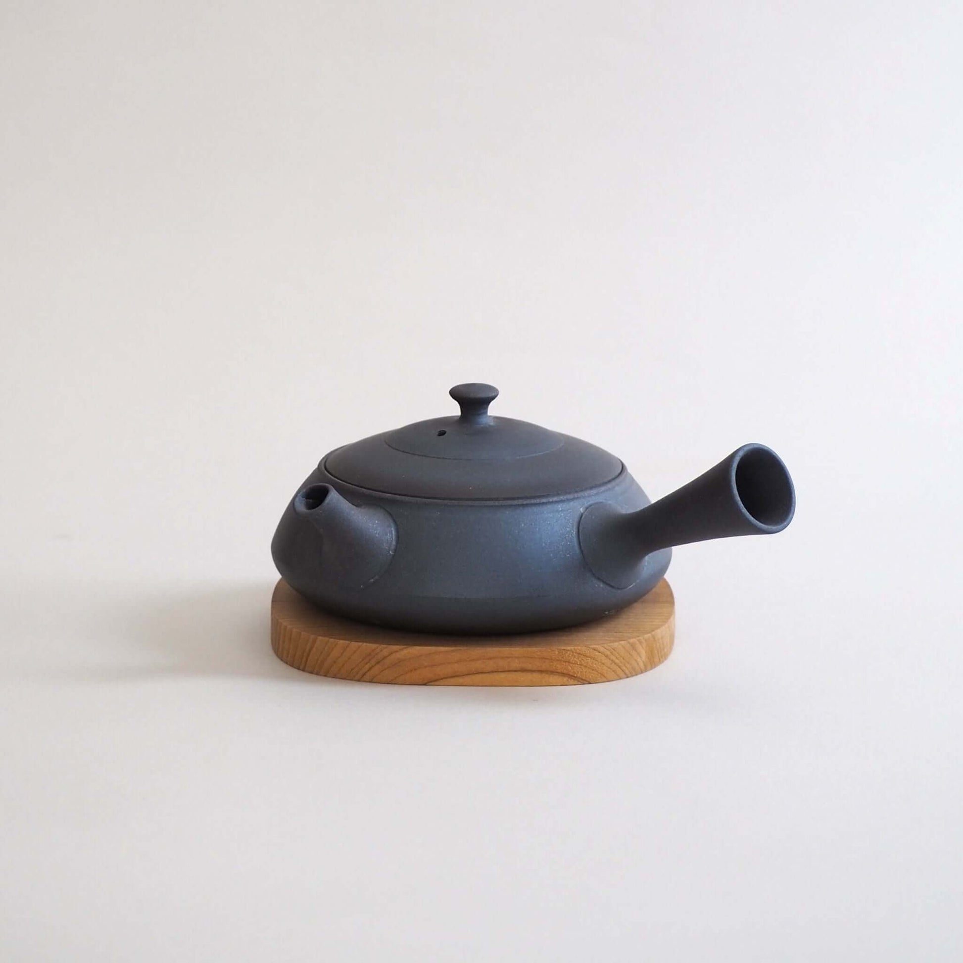 Looking at Tokutaro Fujita's black triangular ultra-flat teapot from Tokoname ware pottery from the front