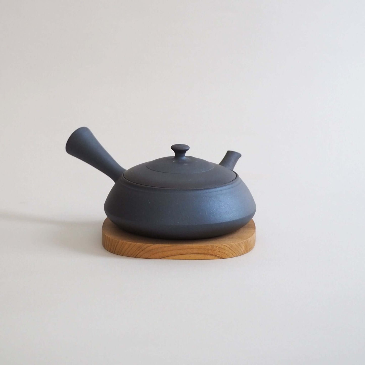 Looking at Tokutaro Fujita's black triangular ultra-flat teapot from Tokoname ware pottery from the front