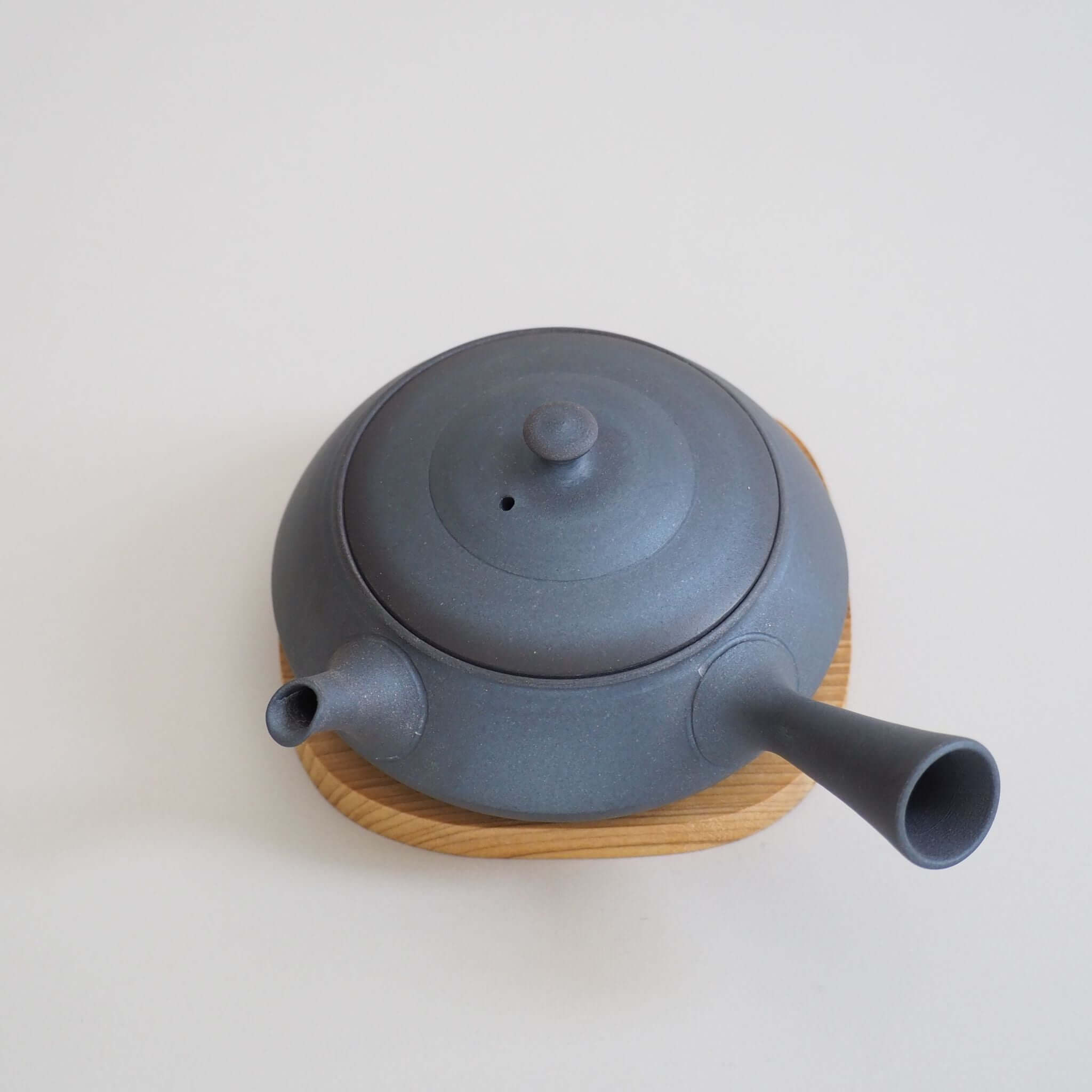黒三角極平急須 常滑焼 藤田徳太作 170ml｜日本茶・中国茶向け [東山堂
