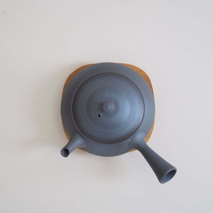 A top view of Tokoname ware potter Tokuta Fujita's black triangular flat teapot