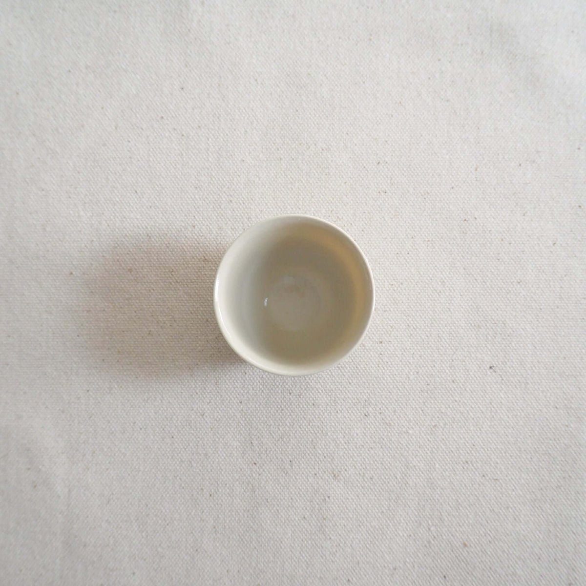 京都柴田窯の中国茶・台湾茶向け白磁茶杯の真上からの画像