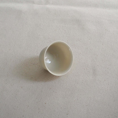 京都柴田窯の中国茶・台湾茶向け白磁茶杯の斜め上からの画像