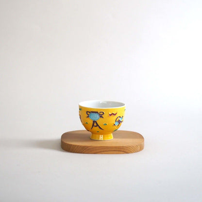 京焼 昭阿弥作 黄交趾鳳凰茶杯 交趾焼 鳳凰文様 伝統工芸 京都陶器　正面から見ている